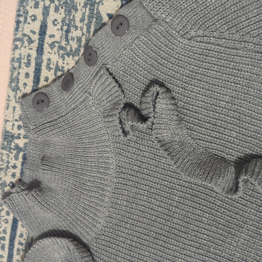 Primi Gray Ruffled Sweater Size Large - Picture 2 of 7